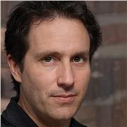 Computernachhilfe für Gymnasiasten: Lerne, wie man Photoshop für die Bildbearbeitung benutzt.